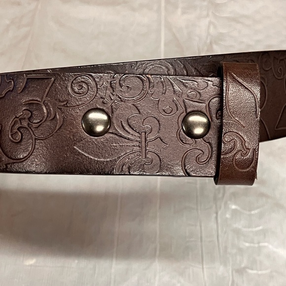 GUC Ariat Dark Brown Embossed Leather Belt - Picture 9 of 9